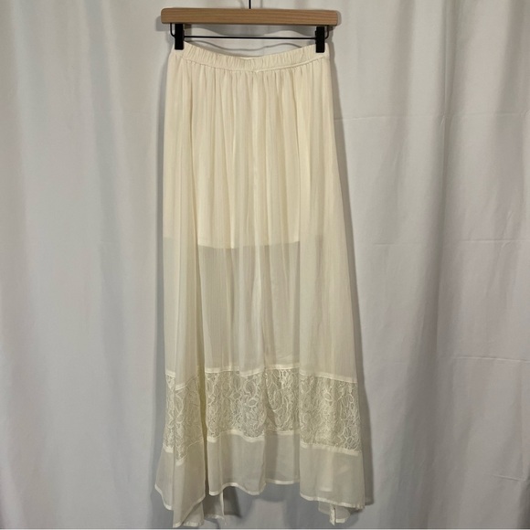Hollister Lace Skirt - Picture 5 of 9